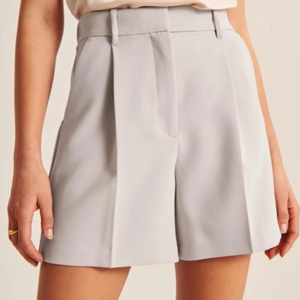 ABERCROMBIE & FITCH  Gray High-Waist Beige Pleated Trouser Shorts | Large